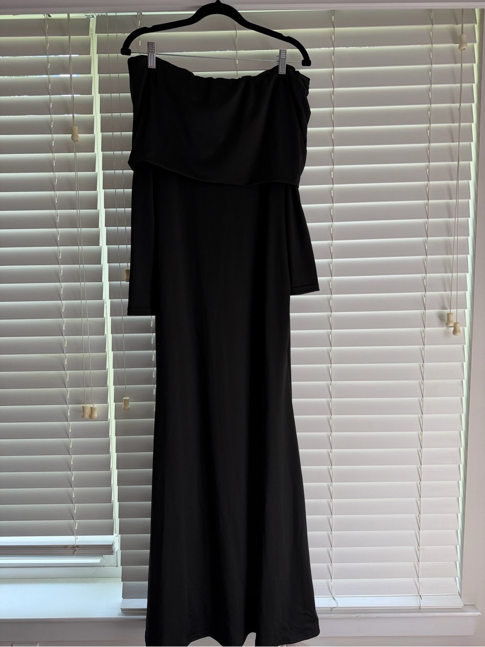 Black Off-Shoulder Long Sleeve Maxi Dress